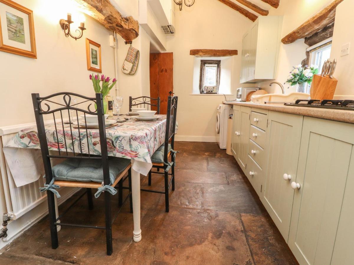 Beehive Cottage Bentham Экстерьер фото