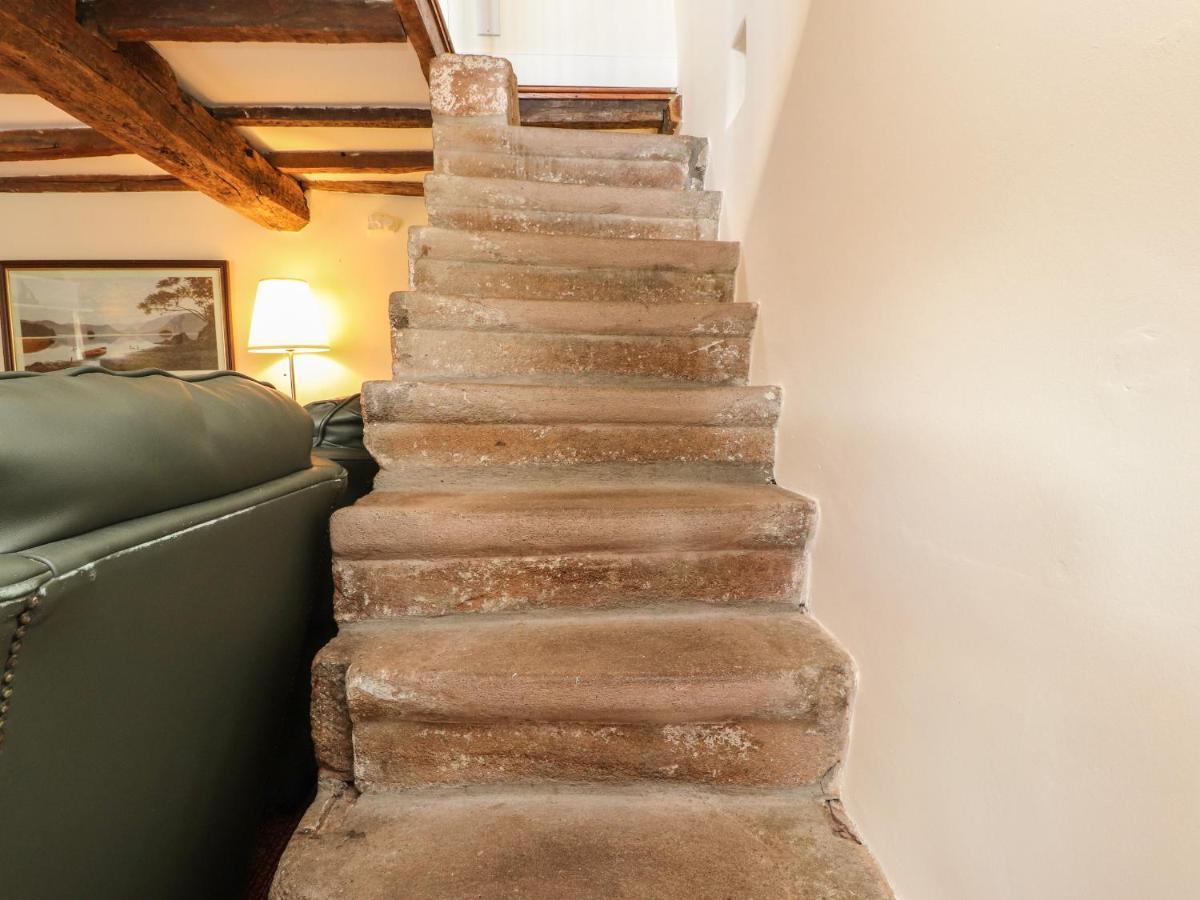 Beehive Cottage Bentham Экстерьер фото
