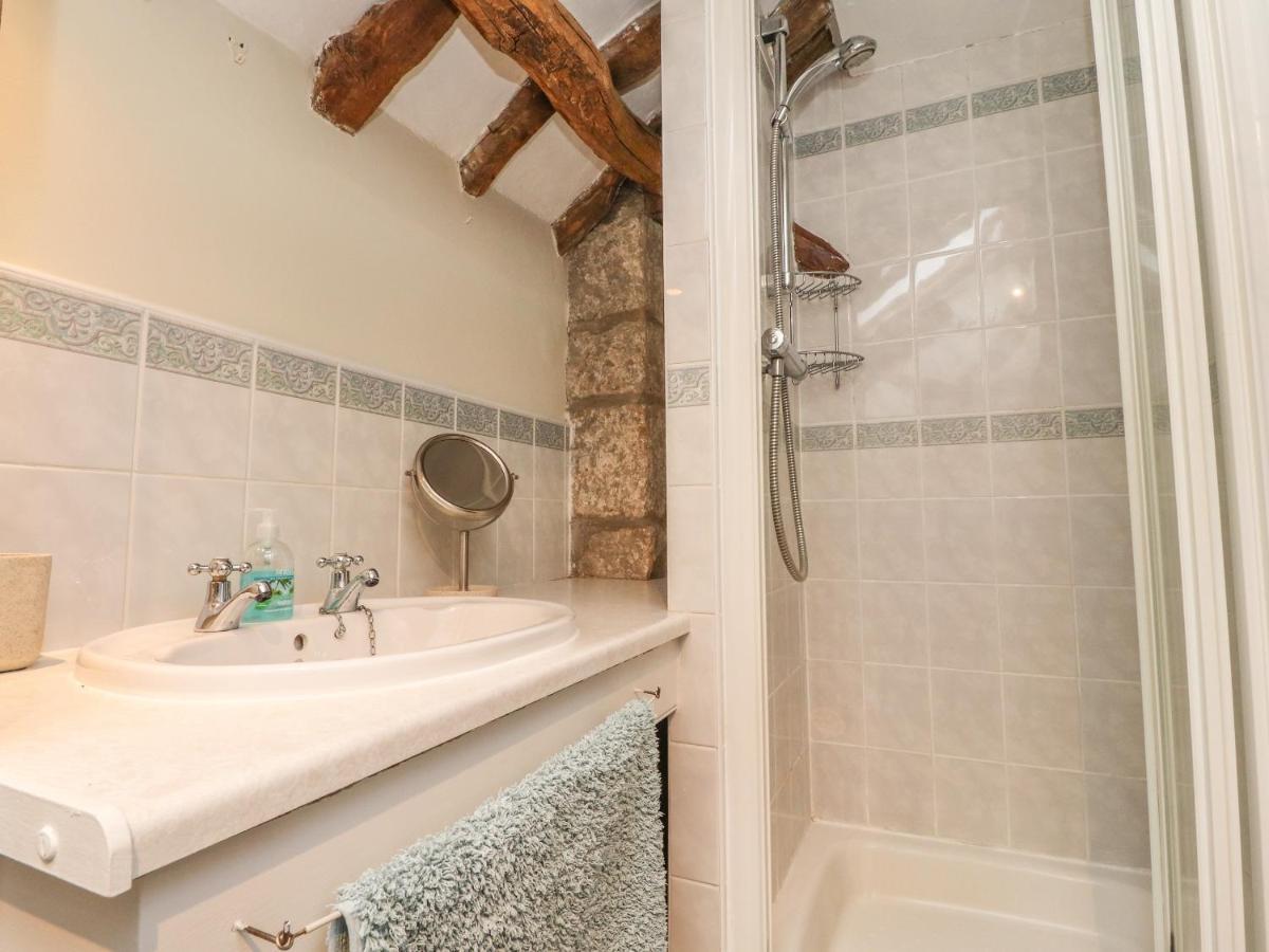 Beehive Cottage Bentham Экстерьер фото
