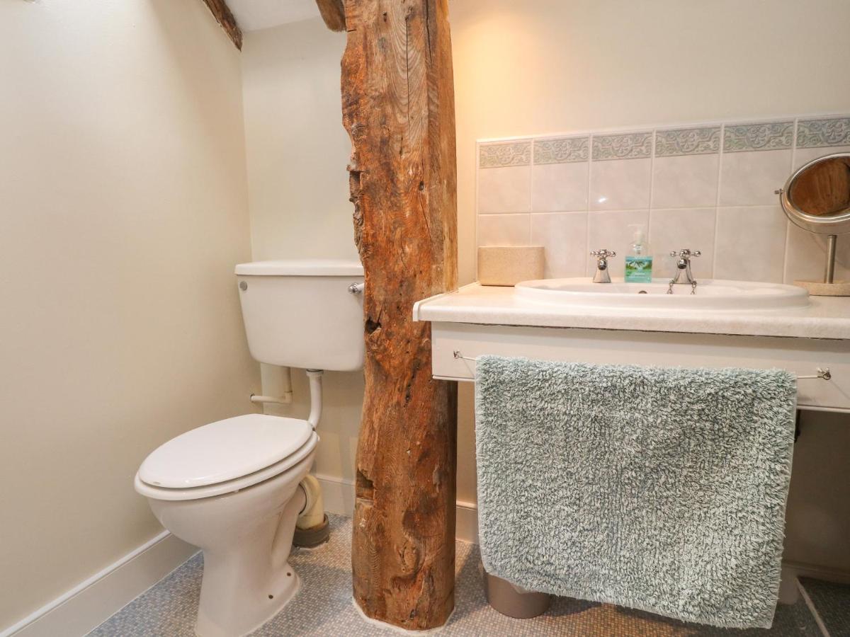 Beehive Cottage Bentham Экстерьер фото